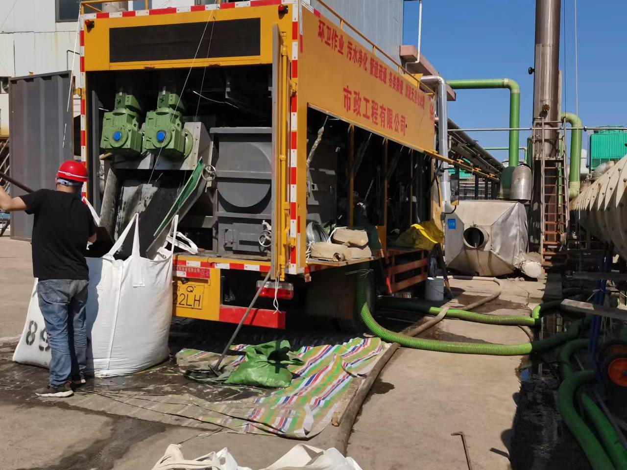 柳河淤泥压干处理